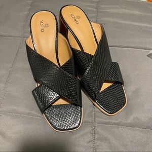 Susina-Size 10, Black snake skin material